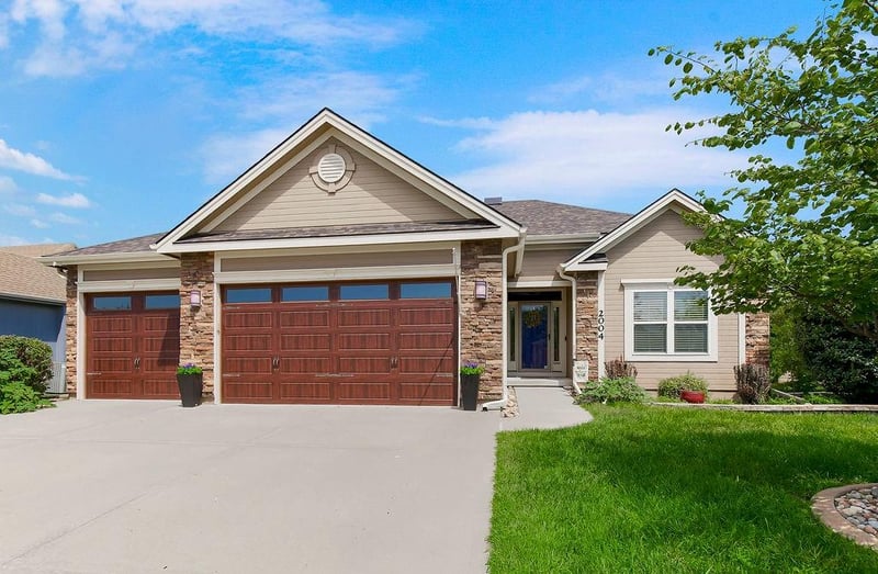 2004 NE 197th Ct, Smithville, MO 64089