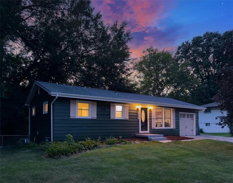 1002 S Main St, Liberty, MO 64068
