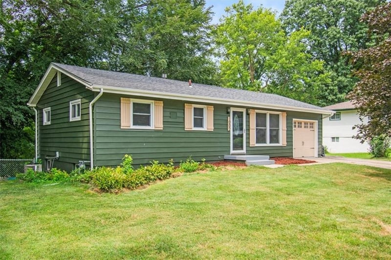 1002 S Main St, Liberty, MO 64068