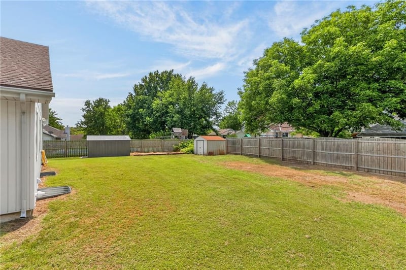 1120 NE Banner Dr, Lee's Summit, MO 64086