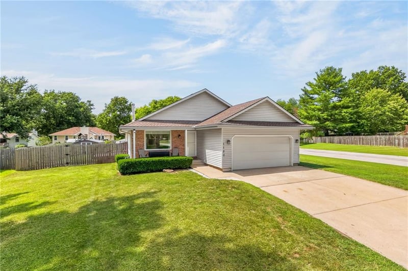 1120 NE Banner Dr, Lee's Summit, MO 64086