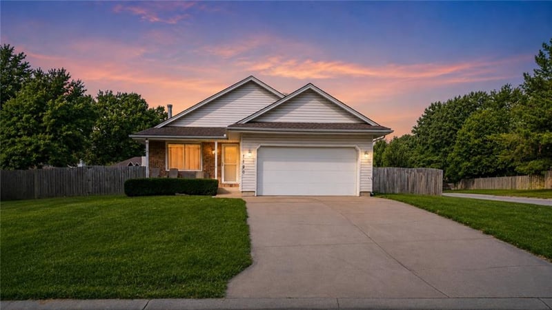 1120 NE Banner Dr, Lee's Summit, MO 64086