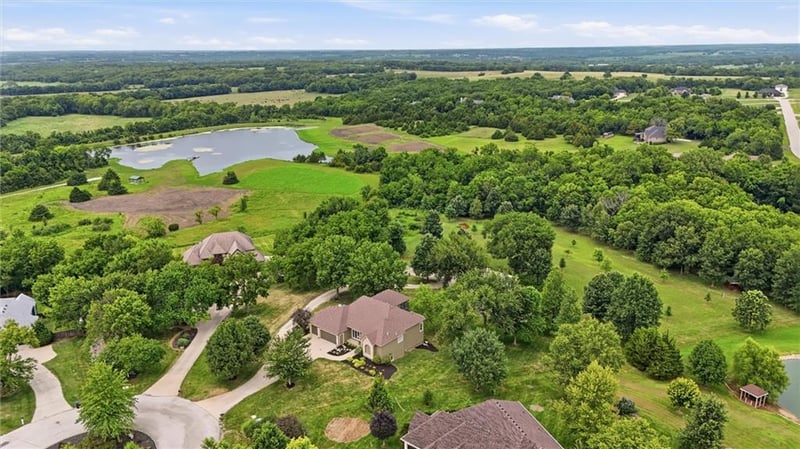 18876 W 252nd St, Paola, KS 66071