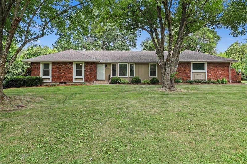25322 Lone Pine Dr, Cleveland, MO 64734