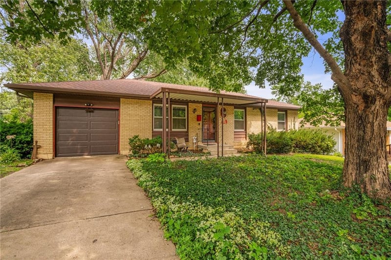 3701 Randall Dr, Independence, MO 64055