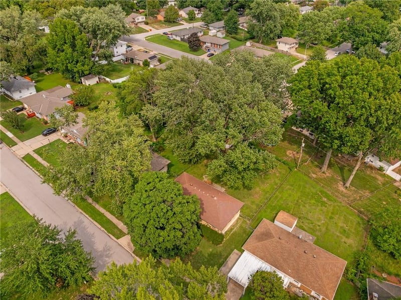 3701 Randall Dr, Independence, MO 64055