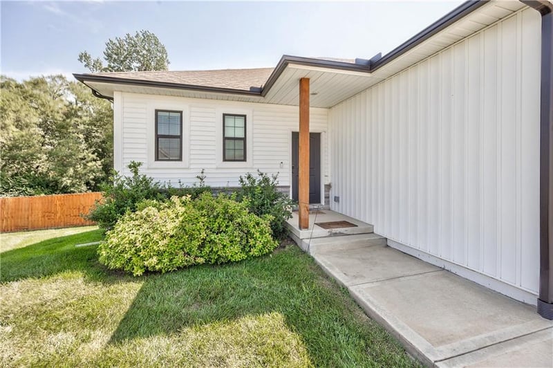 3704 NW 95th St, Kansas City, MO 64154