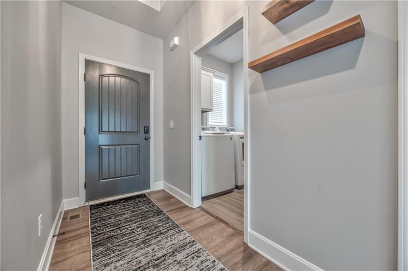 3704 NW 95th St, Kansas City, MO 64154