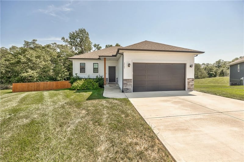 3704 NW 95th St, Kansas City, MO 64154
