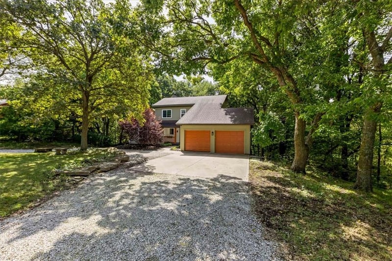 15421 Kansas Ave, Basehor, KS 66007