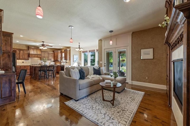 16421 S Woodstone Dr, Olathe, KS 66062