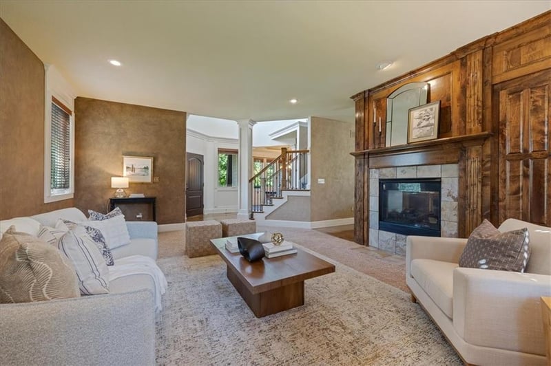 16421 S Woodstone Dr, Olathe, KS 66062