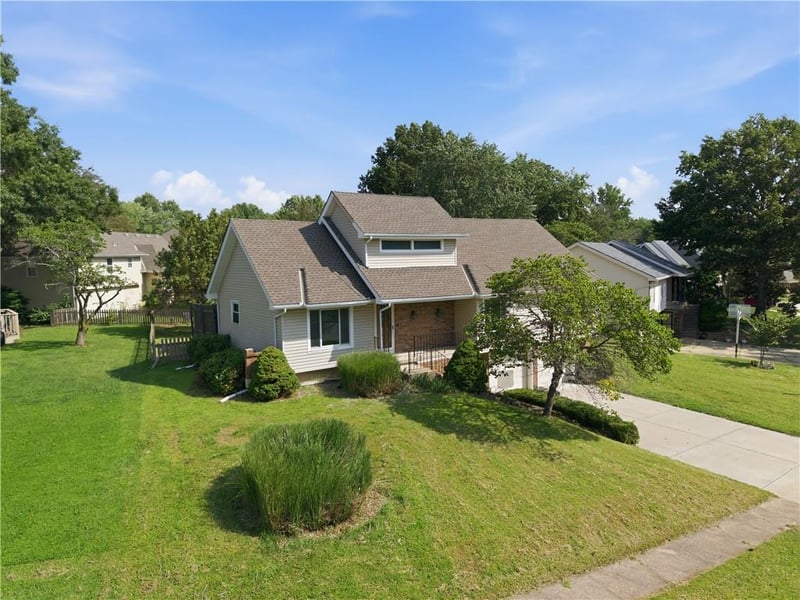 1128 NE Columbus St, Lee's Summit, MO 64086