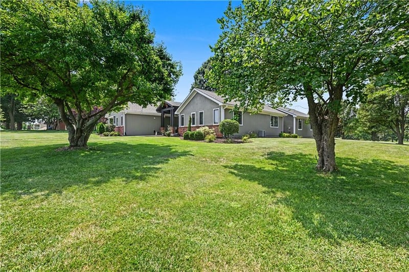 19960 Briar St, Stilwell, KS 66085