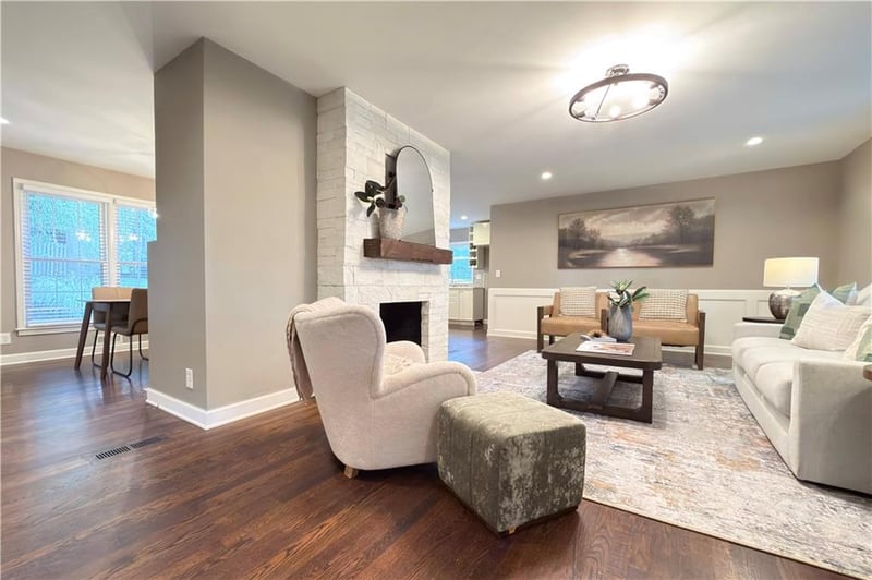 9704 Manor Rd, Leawood, KS 66206