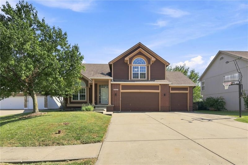 21109 E 50th Street Ct NW, Blue Springs, MO 64015