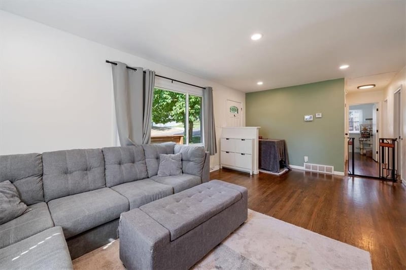 5709 E 107th Ter, Kansas City, MO 64137