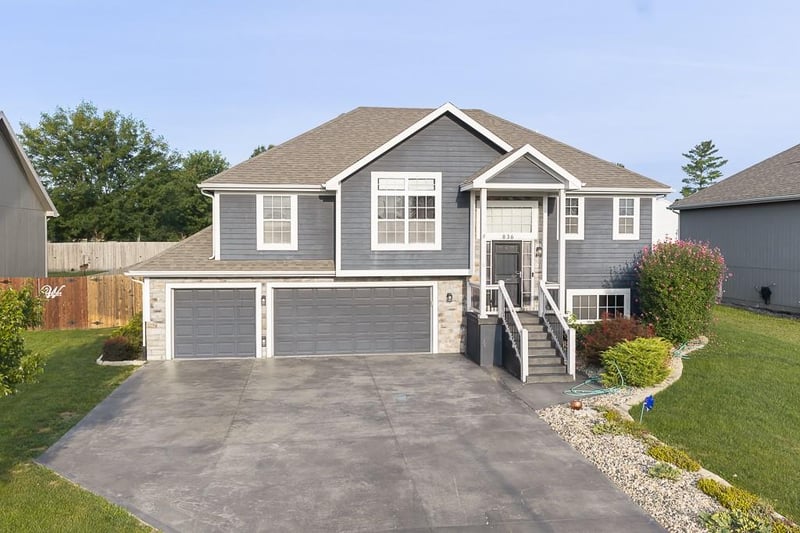 836 N Oak Ter, Tonganoxie, KS 66086