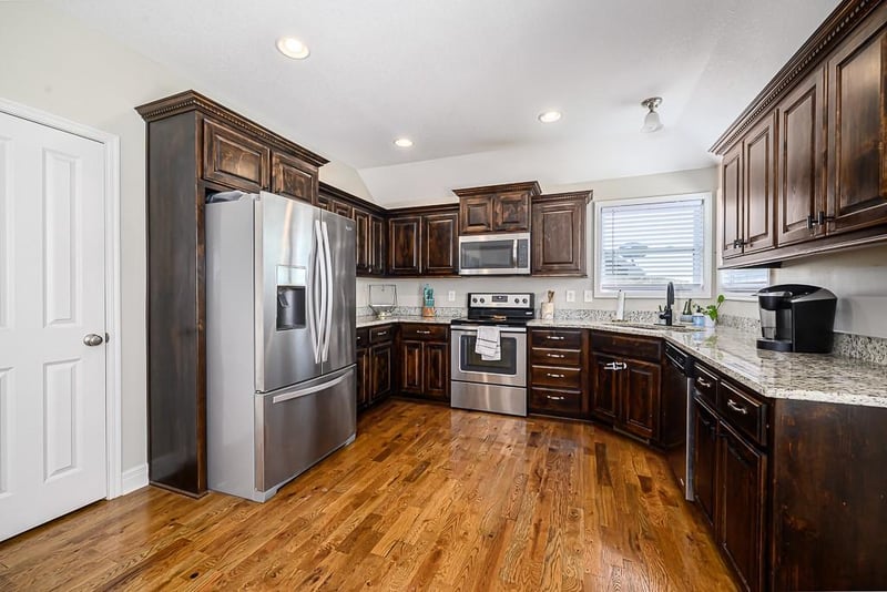 836 N Oak Ter, Tonganoxie, KS 66086