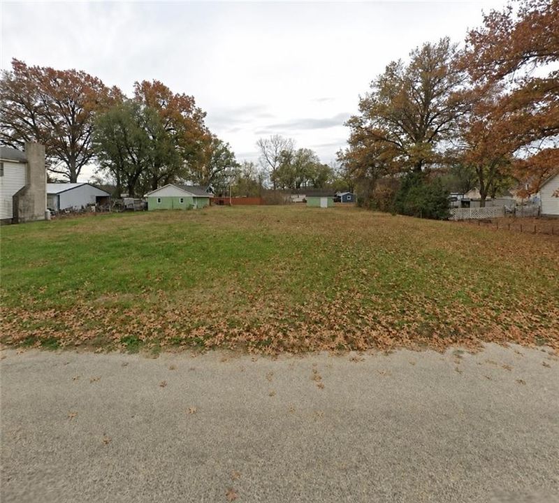 207 Kickapoo St, Easton, KS 66020