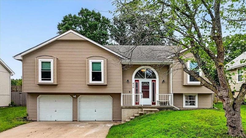 416 NE Fox Trail Dr, Blue Springs, MO 64015