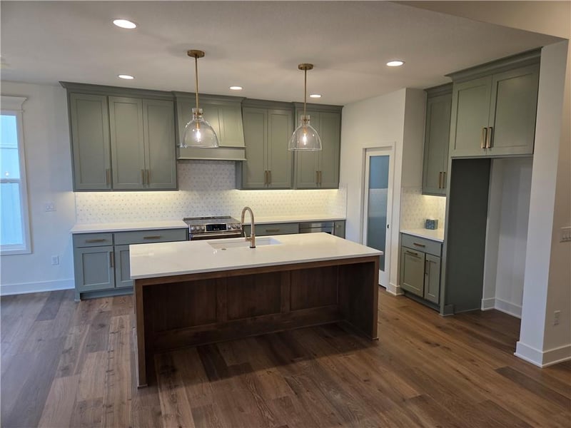 7235 Westgate St, Shawnee, KS 66216