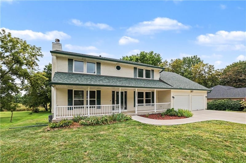 13835 Woodmont Ave, Bonner Springs, KS 66012
