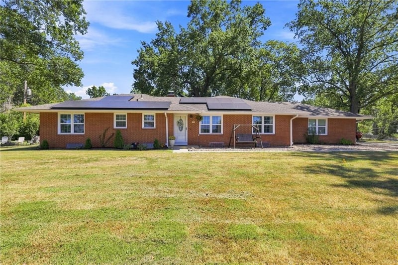 10921 Blue River Rd, Kansas City, MO 64131
