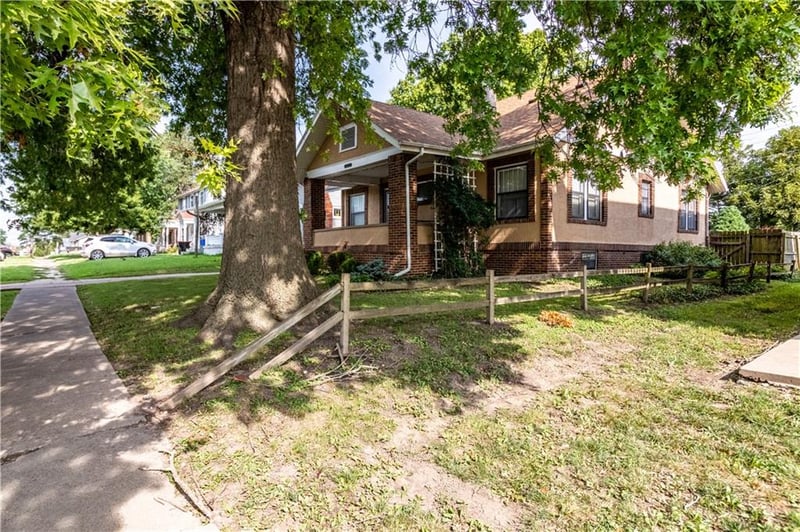 213 Broad St, Warrensburg, MO 64093