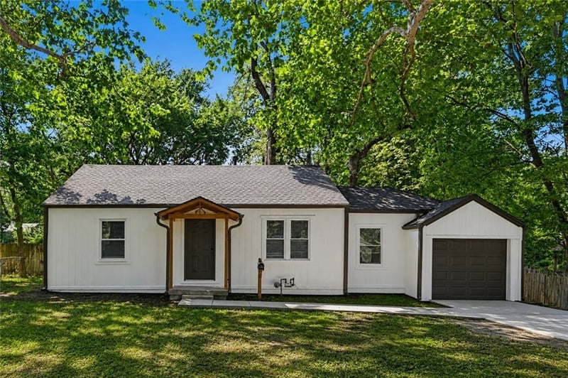 11220 Applewood Dr, Kansas City, MO 64134