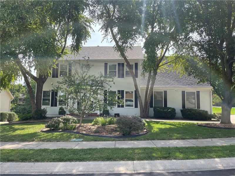 1800 NW Westbrooke Pl, Blue Springs, MO 64015
