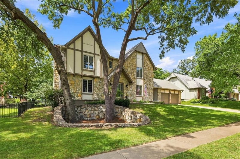 10414 Alhambra St, Overland Park, KS 66207