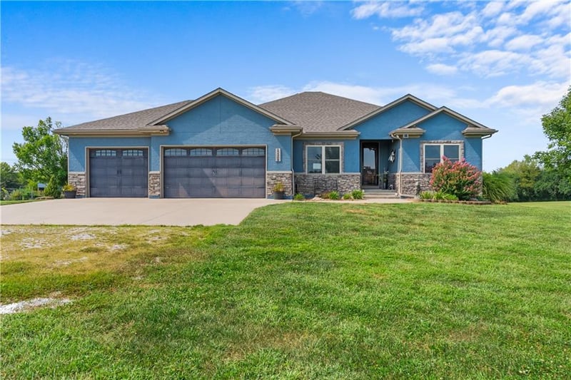 12908 E 244th St, Peculiar, MO 64078