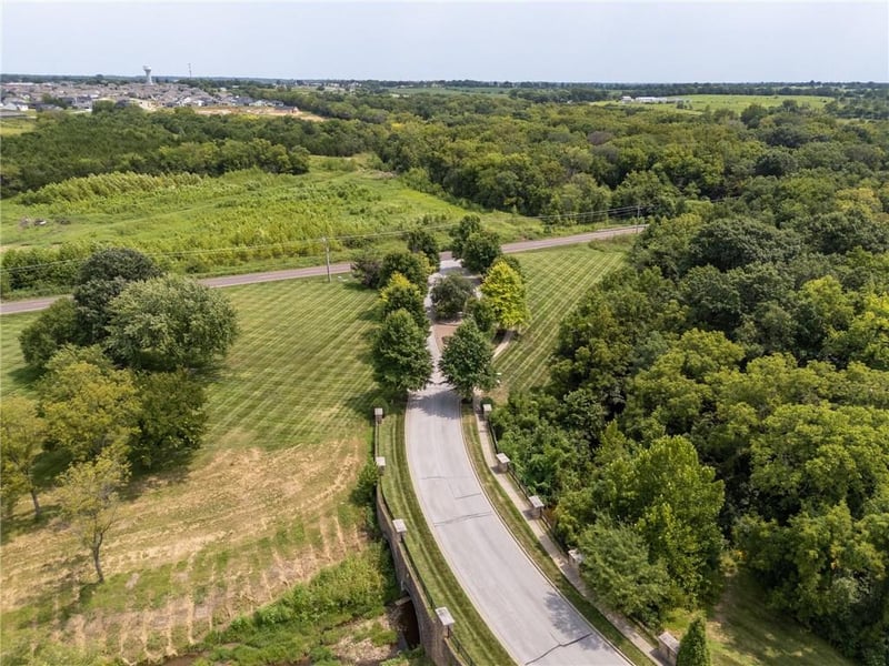 16631 Ruby Ct, Basehor, KS 66007