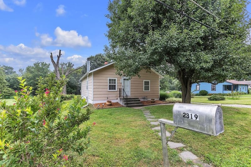 2319 Excello Dr, St Joseph, MO 64503