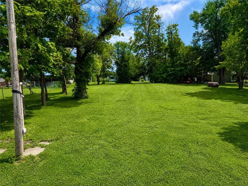 204 W 2nd St, Winston, MO 64689