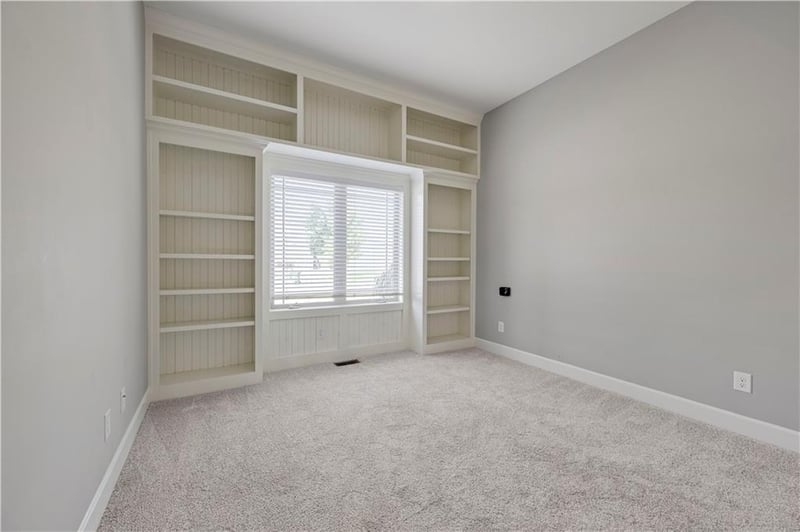 8003 W 166th Ter, Overland Park, KS 66085