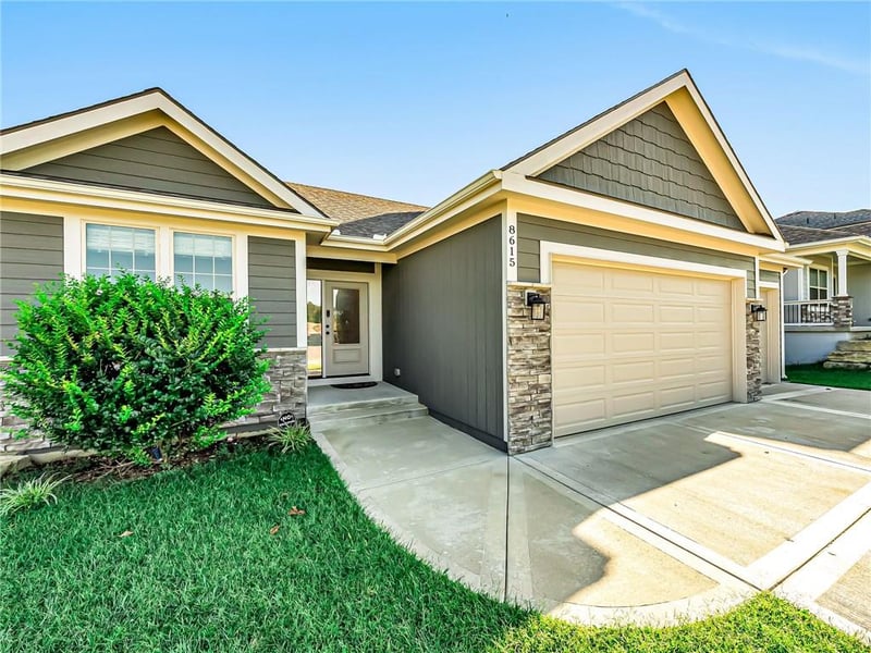 8615 NW 74th Ter, Kansas City, MO 64152