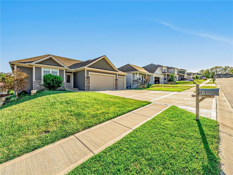 8615 NW 74th Ter, Kansas City, MO 64152