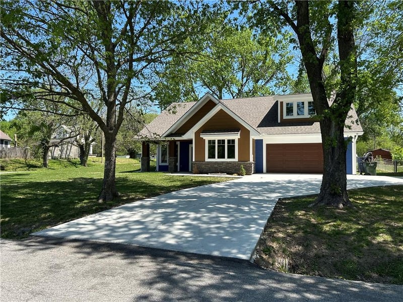 920 N 14th St, Leavenworth, KS 66048