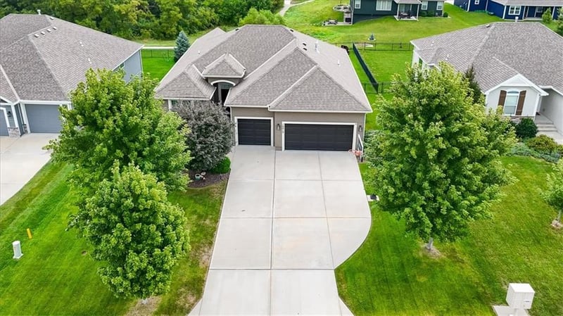 19013 Deer Run St, Spring Hill, KS 66083