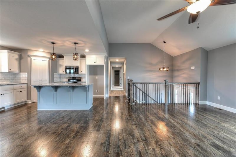 527 Skyview Ln, Liberty, MO 64068