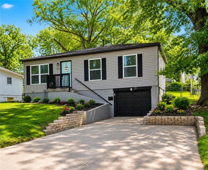 317 N Cochise Dr, Independence, MO 64056