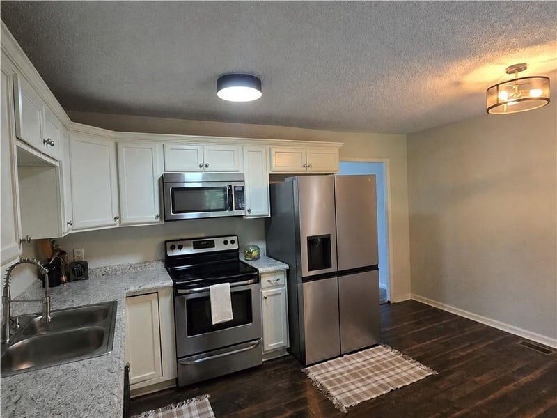 317 N Cochise Dr, Independence, MO 64056