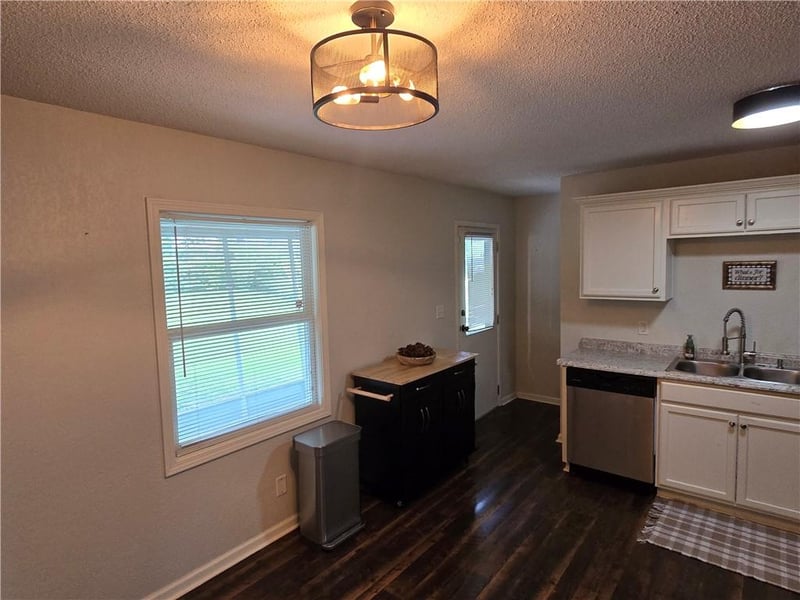 317 N Cochise Dr, Independence, MO 64056
