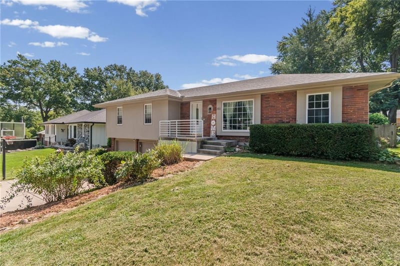 413 Pershing St, Liberty, MO 64068
