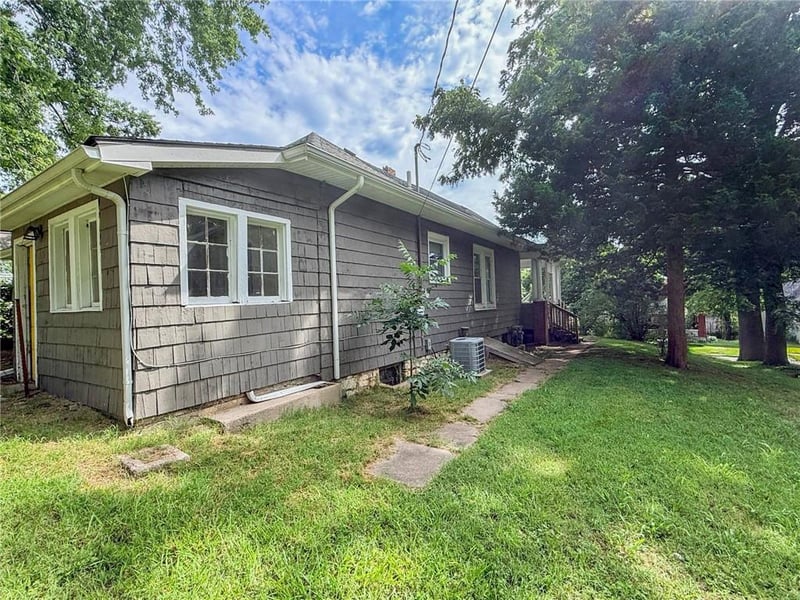 1418 6th Ave, Leavenworth, KS 66048