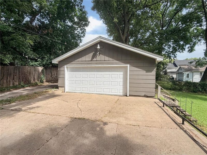 1418 6th Ave, Leavenworth, KS 66048