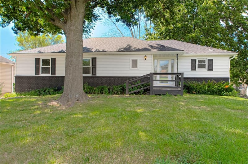 1725 S Kiowa Dr, Olathe, KS 66062
