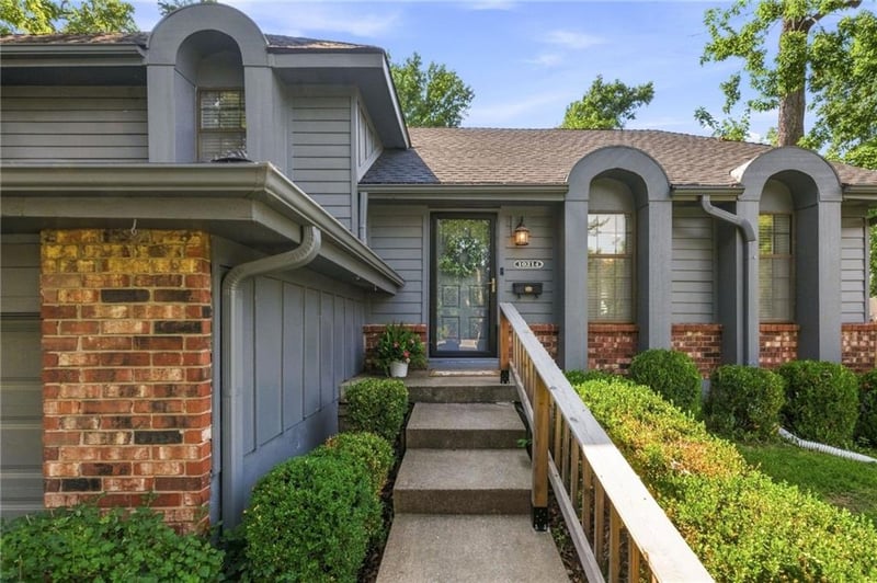 10314 W 48th St, Shawnee, KS 66203